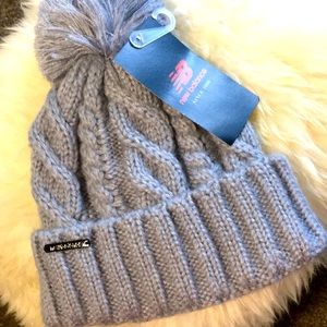 NB grey hat w Pom Pom